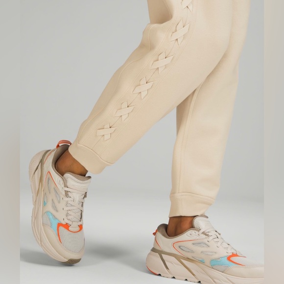 NWT Lululemon Braided Detail HR Joggers Size 6 Cream Color - Picture 3 of 16